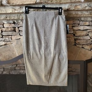 🆕🎁Forever 21 Silver shimmer Knee Length Skirt